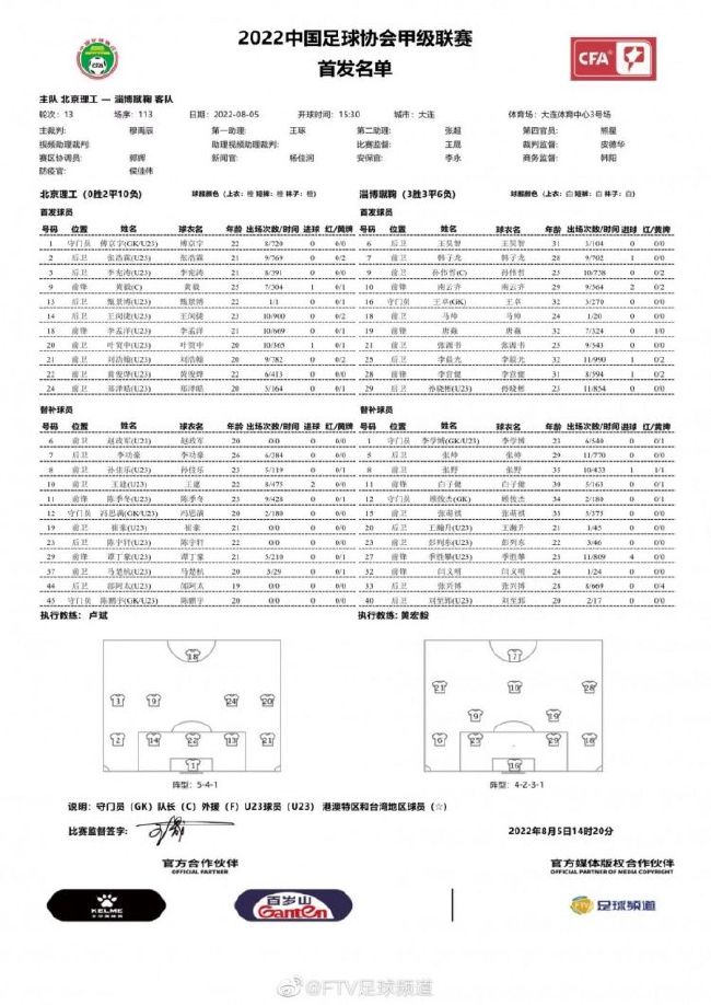 突然，一群即将入伍的新兵涌向车站.车站里挤满了送行的人。